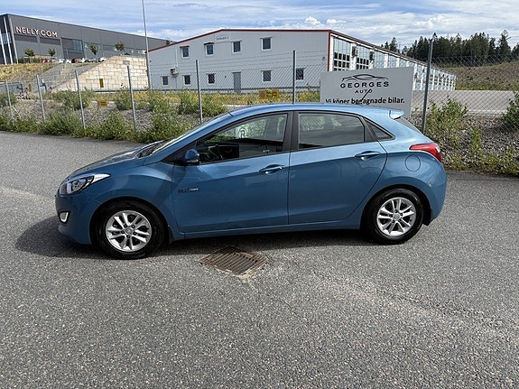 Hyundai i30 2 of 15