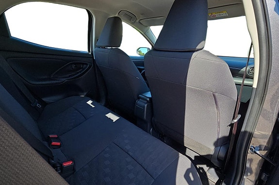 Toyota Yaris 30 of 30