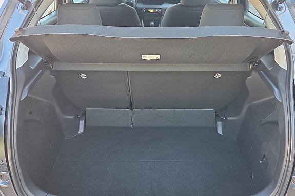 Toyota Yaris 13 of 30