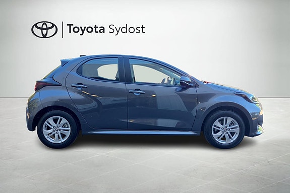 Toyota Yaris 5 of 30
