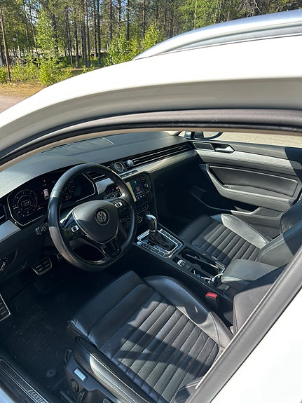 Volkswagen Passat Alltrack 5 of 5