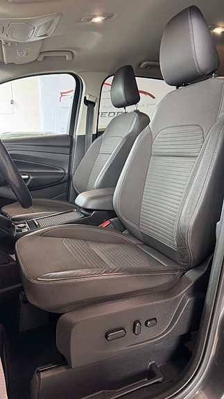 Ford Kuga 10 of 15