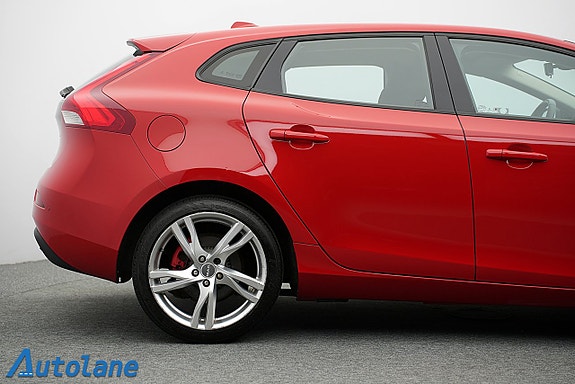 Volvo V40 14 of 29