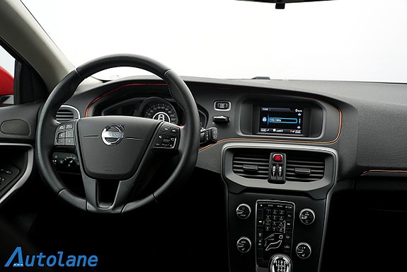 Volvo V40 24 of 29