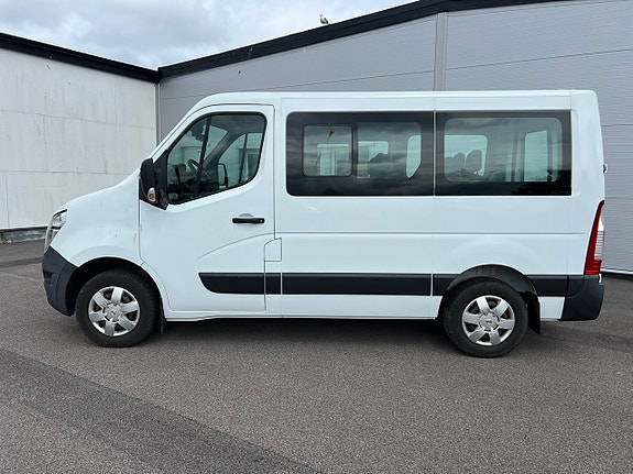 Nissan NV400 2 of 5