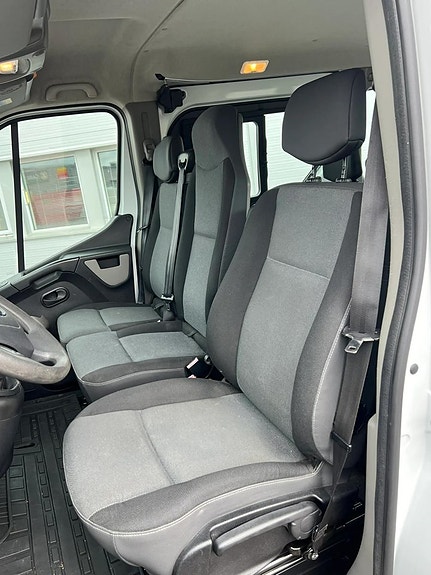 Nissan NV400 5 of 5