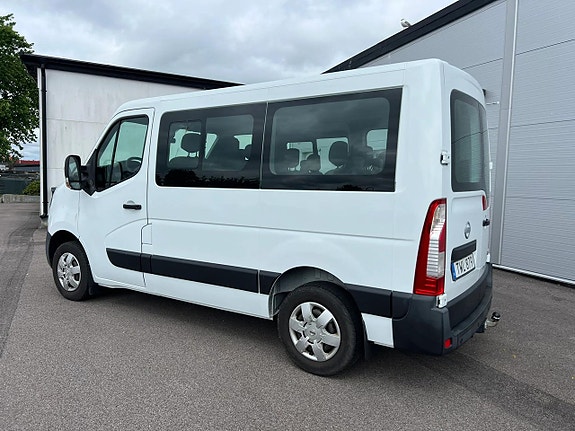 Nissan NV400 3 of 5