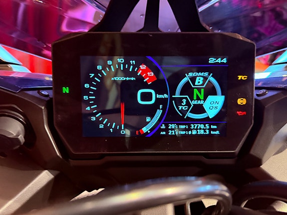 Suzuki GSX-S1000GT 8 of 12
