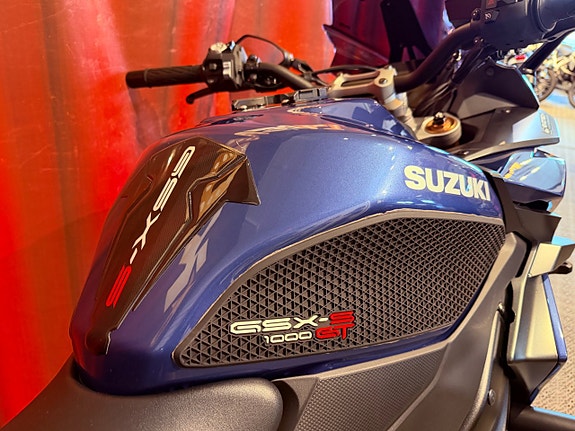 Suzuki GSX-S1000GT 6 of 12