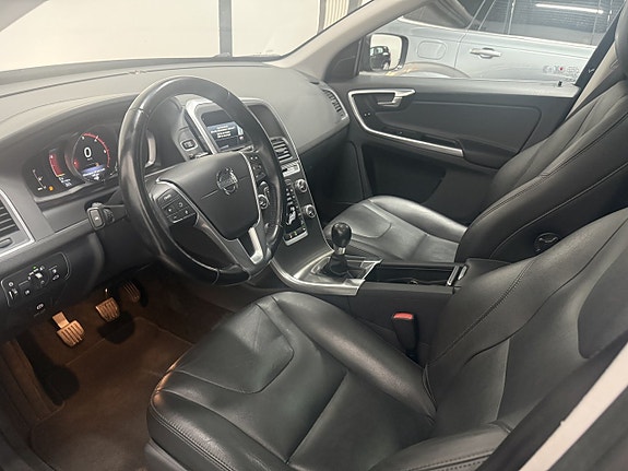 Volvo XC60 7 of 11