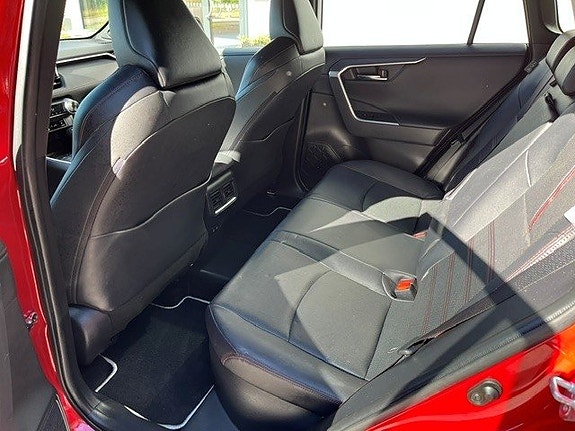 Toyota RAV4 5 of 7
