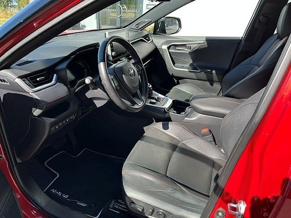 Toyota RAV4 3 of 7