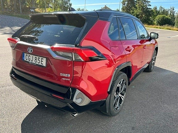 Toyota RAV4 2 of 7
