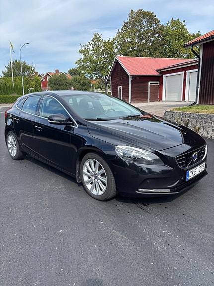 Volvo V40 2 of 10