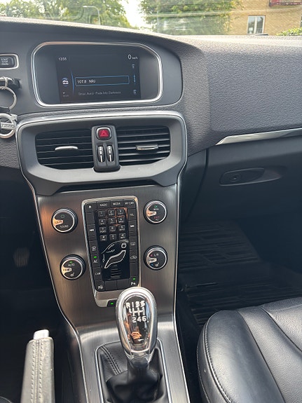 Volvo V40 8 of 10