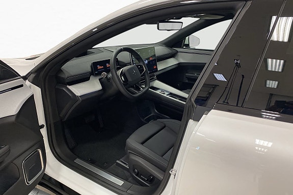 Polestar 4 11 of 15