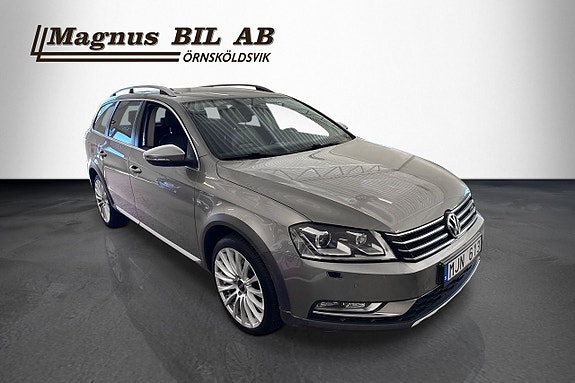 Volkswagen Passat Alltrack 2 of 15