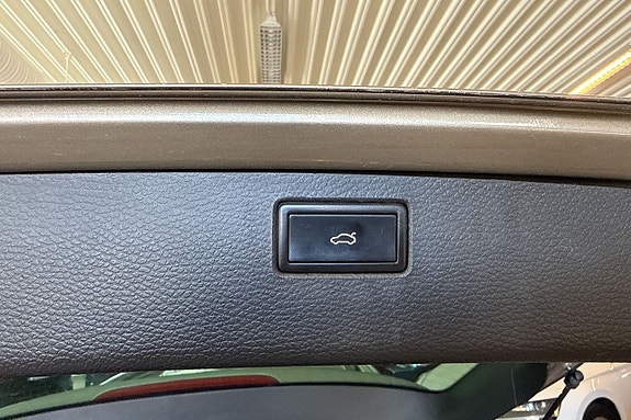 Volkswagen Passat Alltrack 13 of 15