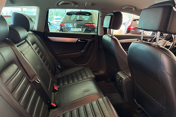 Volkswagen Passat Alltrack 10 of 15
