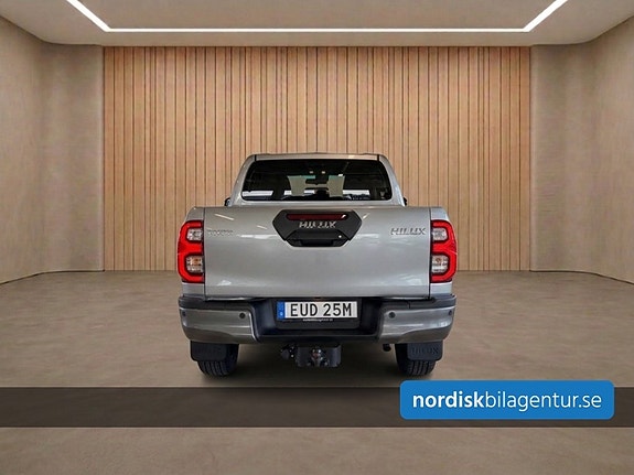 Toyota HiLux 4 of 14