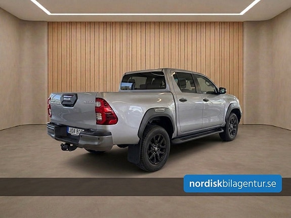 Toyota HiLux 3 of 14