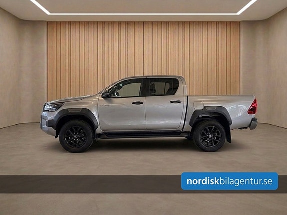 Toyota HiLux 2 of 14