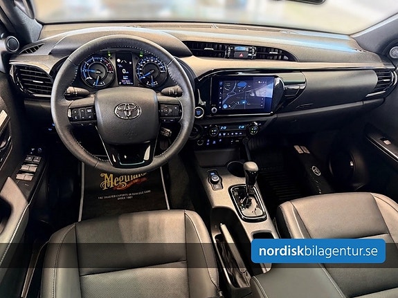 Toyota HiLux 10 of 14