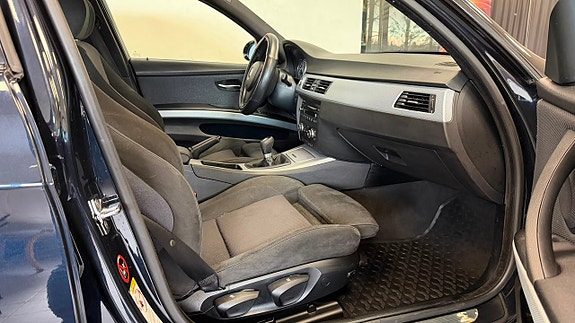 BMW 320d 15 of 17