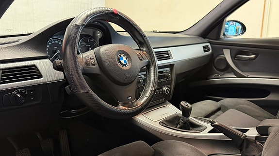 BMW 320d 10 of 17