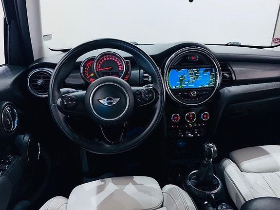 MINI Cooper 18 of 20