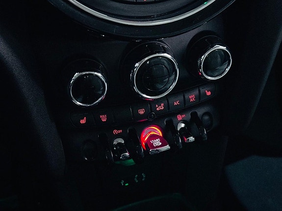 MINI Cooper 16 of 20