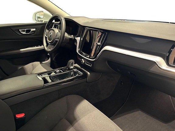 Volvo V60 4 of 16