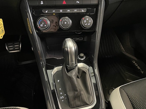 Volkswagen T-Roc 16 of 23