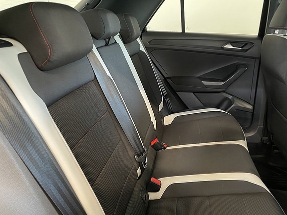 Volkswagen T-Roc 14 of 23