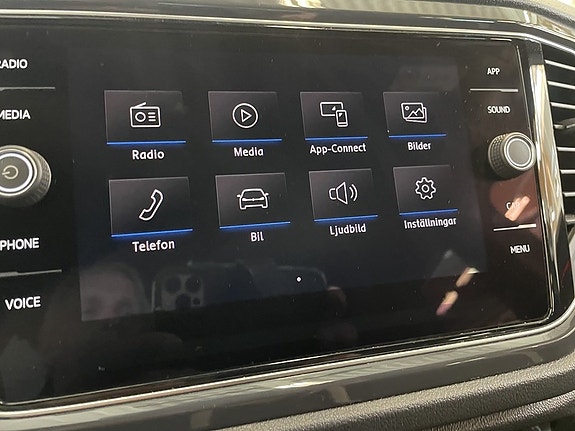 Volkswagen T-Roc 19 of 23