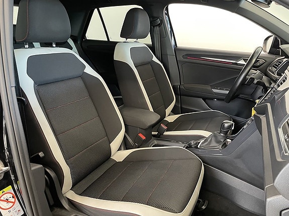 Volkswagen T-Roc 13 of 23