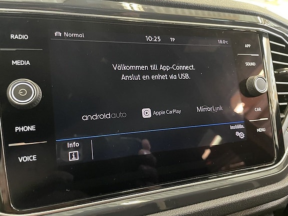 Volkswagen T-Roc 20 of 23