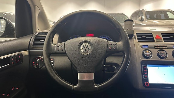 Volkswagen Touran 16 of 26