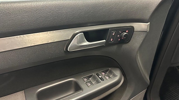 Volkswagen Touran 7 of 26