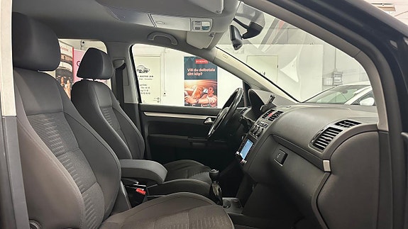 Volkswagen Touran 13 of 26