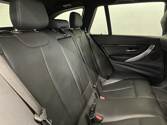 BMW 320 12 of 25