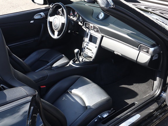 Porsche 911 Carrera 4S 15 of 23