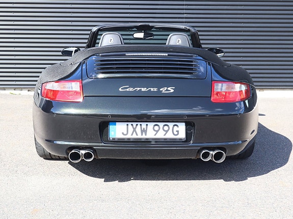 Porsche 911 Carrera 4S 11 of 23