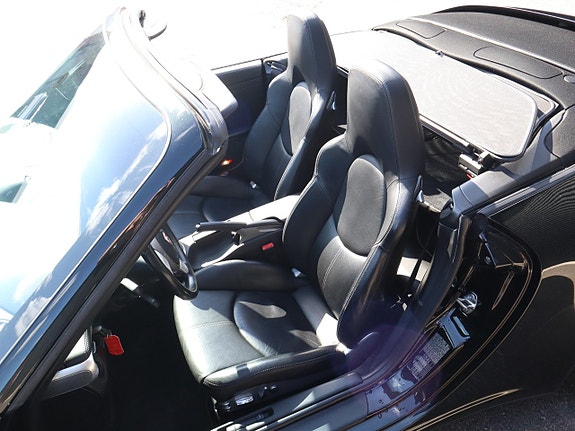 Porsche 911 Carrera 4S 16 of 23