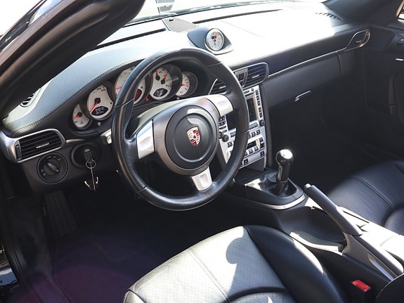 Porsche 911 Carrera 4S 13 of 23