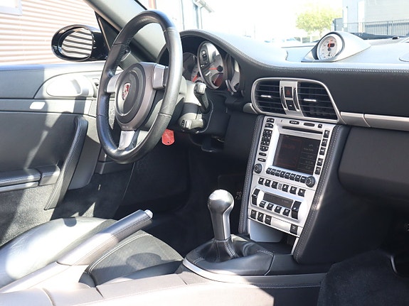 Porsche 911 Carrera 4S 14 of 23