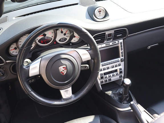 Porsche 911 Carrera 4S 17 of 23