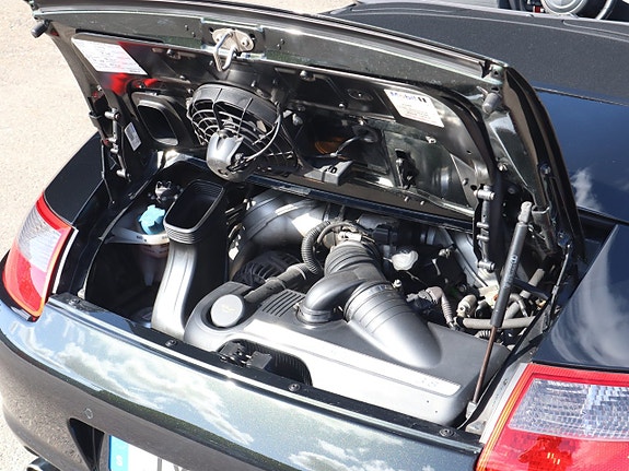 Porsche 911 Carrera 4S 19 of 23