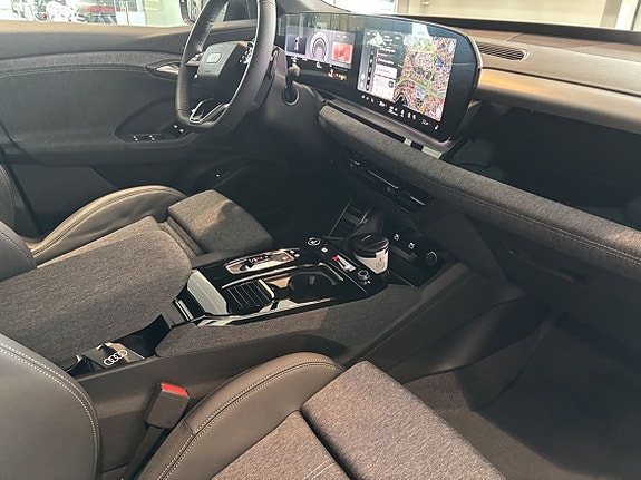 Audi Q6 e-tron 6 of 10
