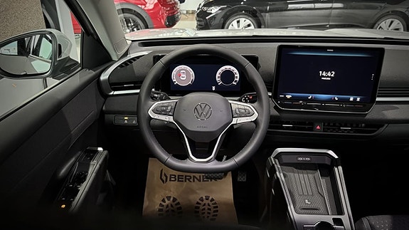 Volkswagen T-Roc 11 of 17